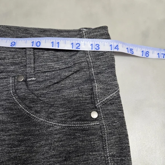 Kuhl Black/Gray Stretch Pull on Capris  Size 4 - Picture 9 of 11